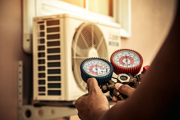 Professional Hvac technician working in Springfield, SC